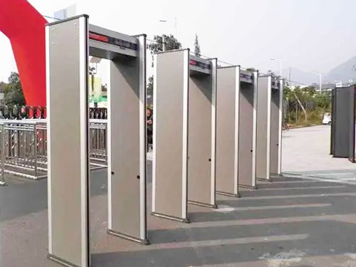 紅外測(cè)溫安檢門(mén)相比傳統(tǒng)安檢門(mén)優(yōu)勢(shì)在哪里？